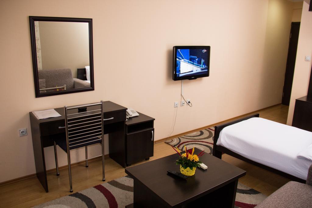 Garni Hotel Rile Men Ниш Экстерьер фото