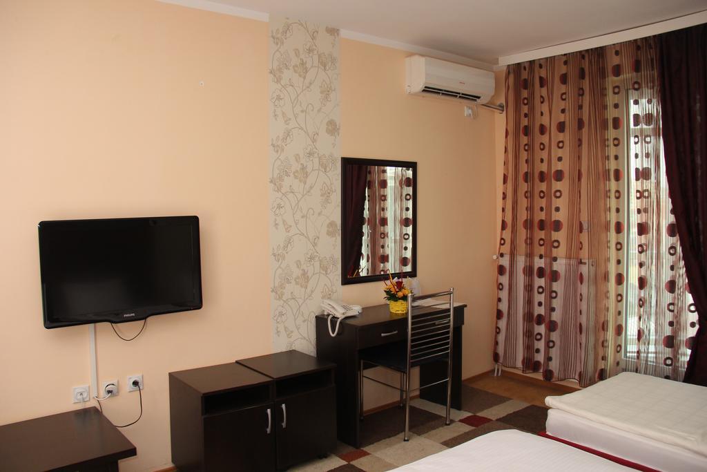 Garni Hotel Rile Men Ниш Экстерьер фото