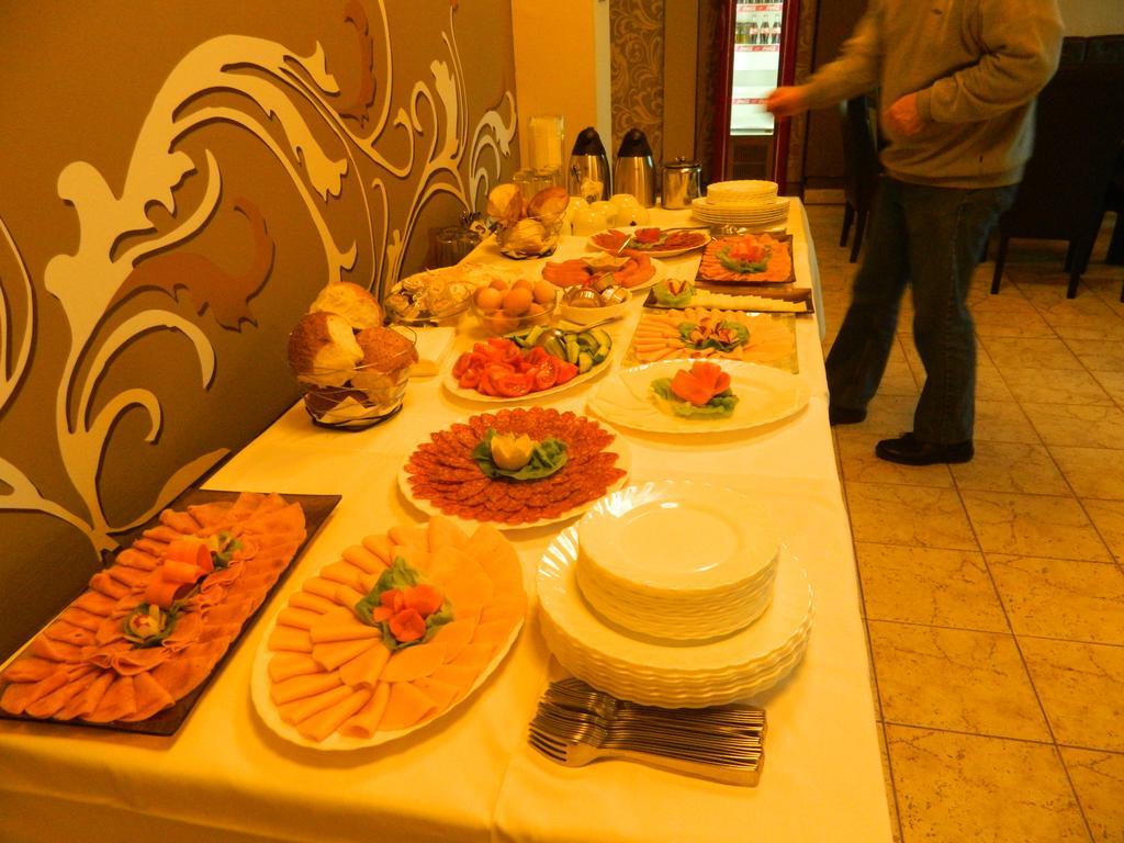 Garni Hotel Rile Men Ниш Экстерьер фото